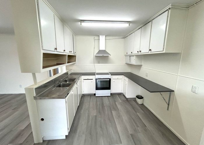  at 18 Castleford Street, Green Bay, Waitakere City, Auckland