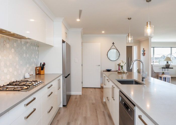  at 6 Atlantic Drive, Fitzherbert, Palmerston North
