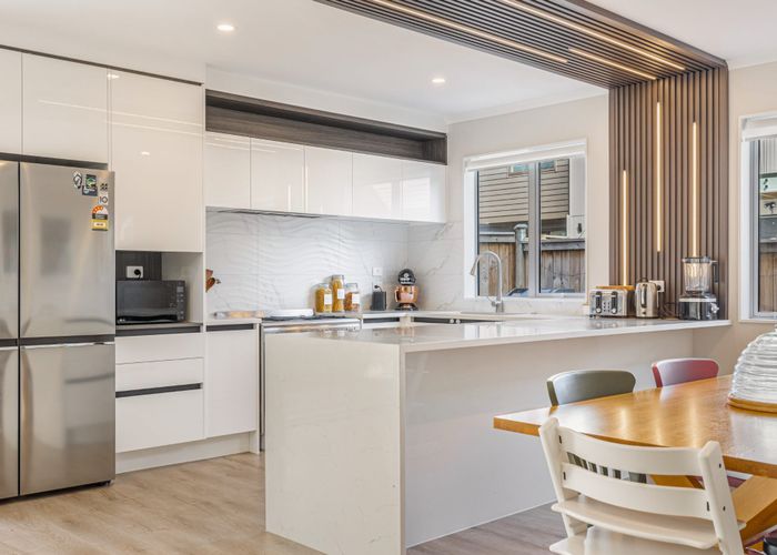  at 5 Dawnhaven Drive, Te Atatu Peninsula, Auckland