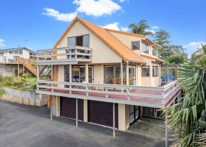  at 8 Haseler Crescent, Mellons Bay, Manukau City, Auckland