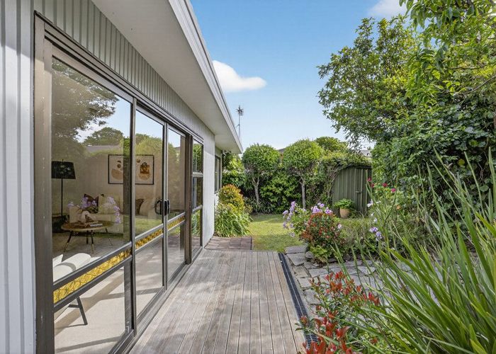  at 2/1a Gordon Avenue, Forrest Hill, North Shore City, Auckland