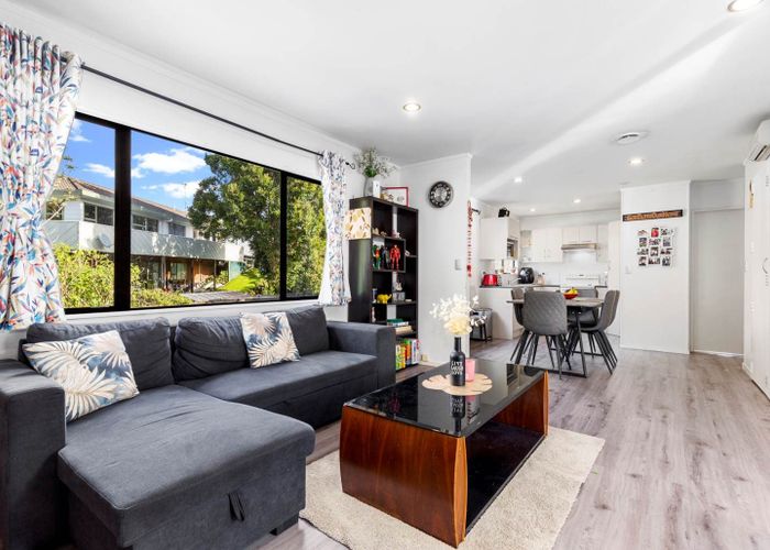  at 19 LOUGHANURE PLACE, Massey, Waitakere City, Auckland