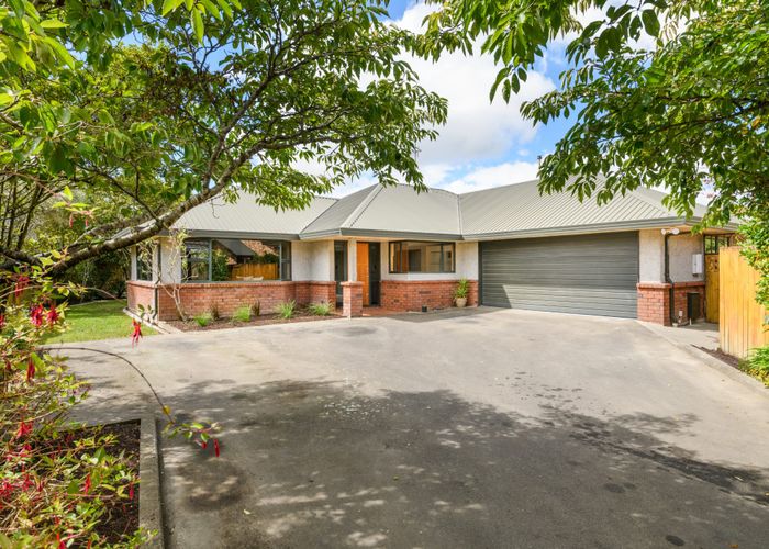  at 16 Rothesay Place, Highbury, Palmerston North