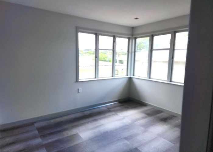  at 32 Fruitvale Road, New Lynn, Auckland