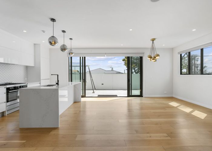  at 92A Flanshaw Street, Te Atatu South, Waitakere City, Auckland