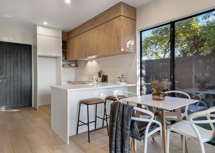  at 1B Cliff View Road, Green Bay, Waitakere City, Auckland
