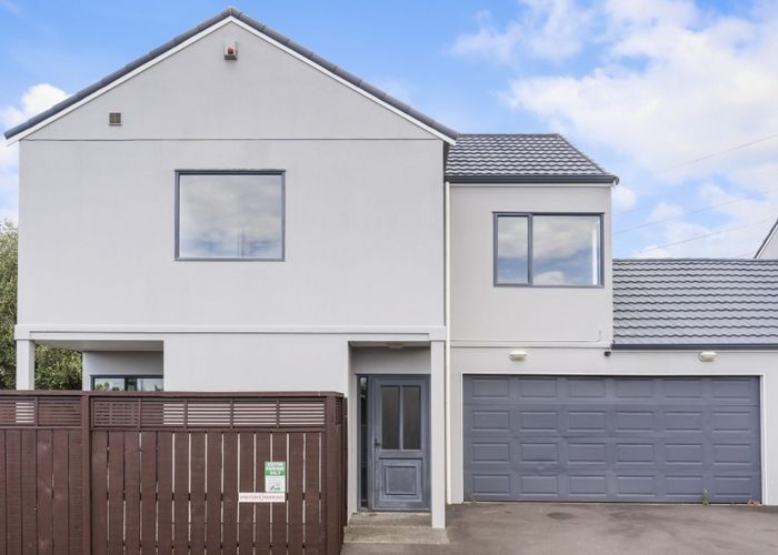  at 2/35 Highgrove Lane, Totara Vale, Auckland