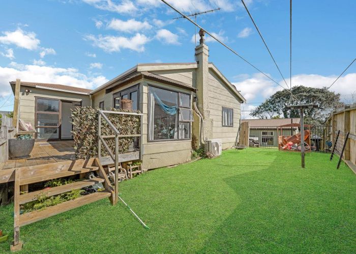  at 82 Browns Bay Road, Rothesay Bay, Auckland