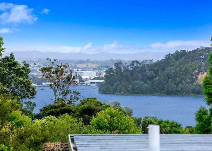  at 1/4 Lynn Road, Glenfield, North Shore City, Auckland