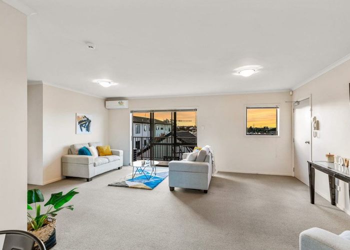  at 180/172 Mcleod Road, Te Atatu South, Auckland