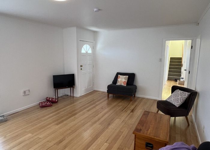  at 32 Essex Street, Te Atatu South, Waitakere City, Auckland