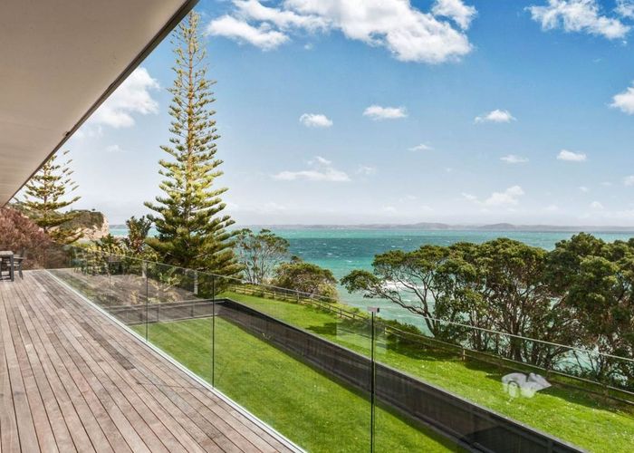  at 8 Pacific Parade, Army Bay, Whangaparaoa