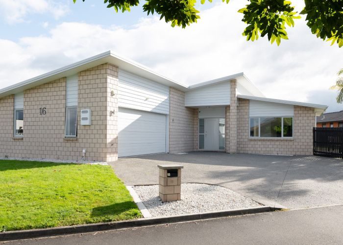  at 16 Cole Thomas Place, Huntington, Hamilton