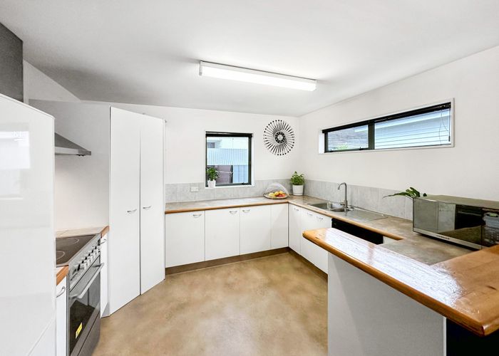  at 2 Arran Crescent, Woolston, Christchurch