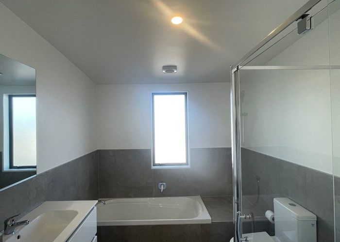  at 2/3 Hulme Place, Henderson, Waitakere City, Auckland