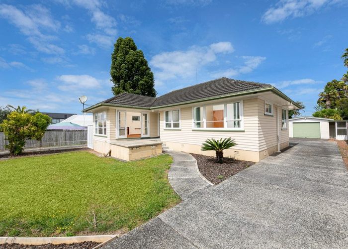  at 12 Montmere Avenue, Te Atatu Peninsula, Waitakere City, Auckland