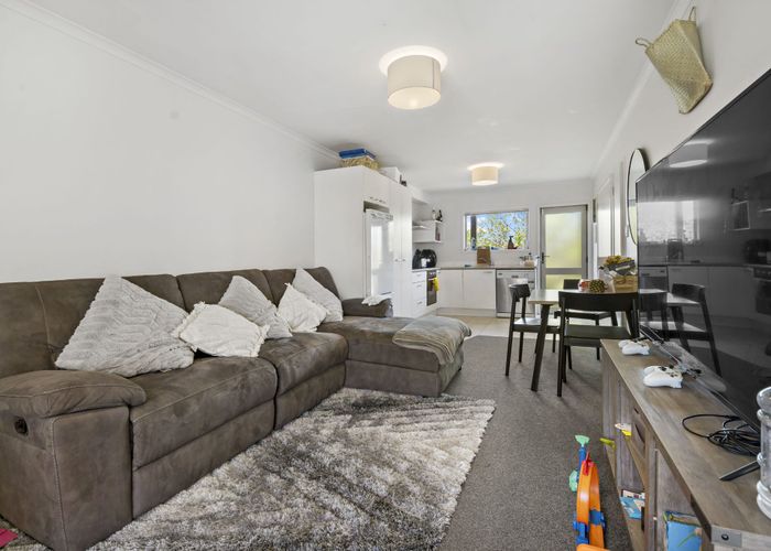  at 6/94 Glengarry Road, Glen Eden, Auckland