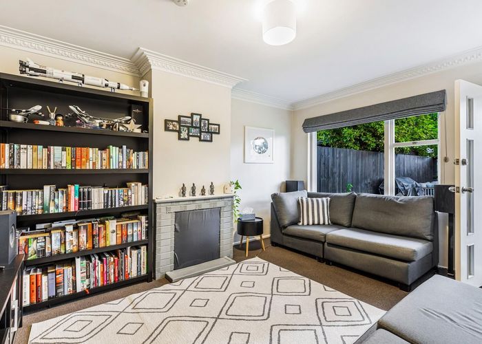  at 2 Eastdale Road, Avondale, Auckland
