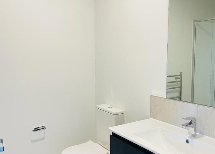  at 18/11 Carlos Drive, Flat Bush, Manukau City, Auckland