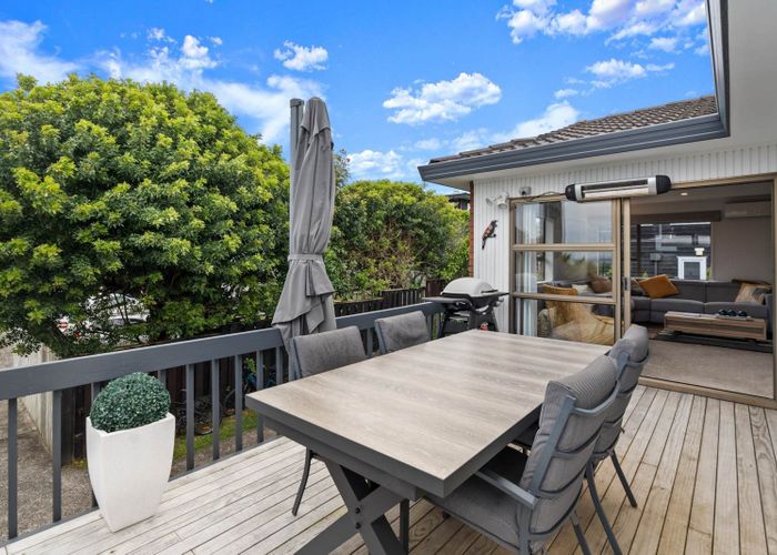  at 2/6 Rothesay Bay Road, Rothesay Bay, Auckland