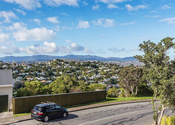  at 111 Akaroa Drive, Maupuia, Wellington