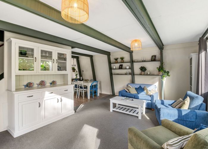  at 122 Field Way, Waikanae Beach, Waikanae