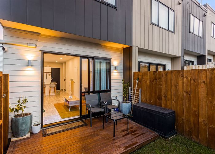  at 4/6 Hepburn Road, Glendene, Auckland