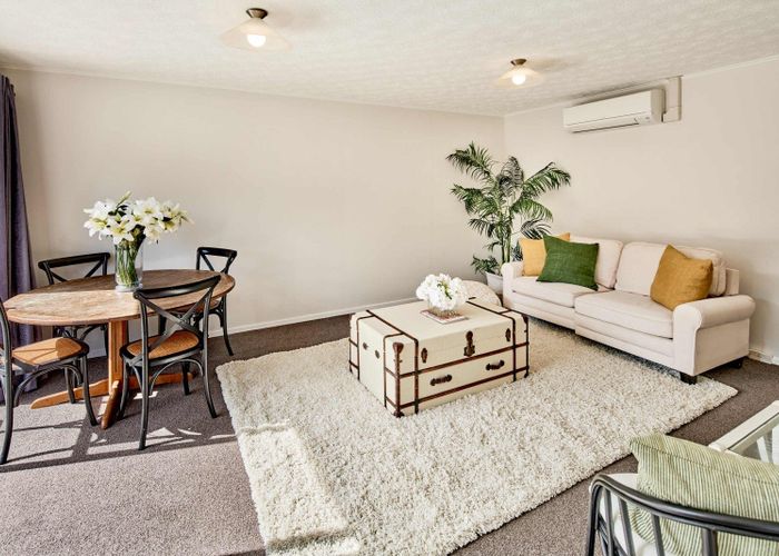  at 2/11 Te Arawi Street, Takapuwahia, Porirua