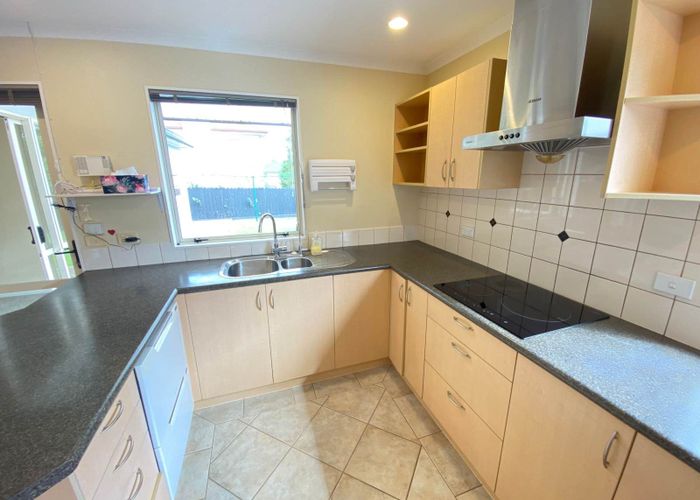  at 5 Middlefield Drive, East Tamaki Heights, Manukau City, Auckland