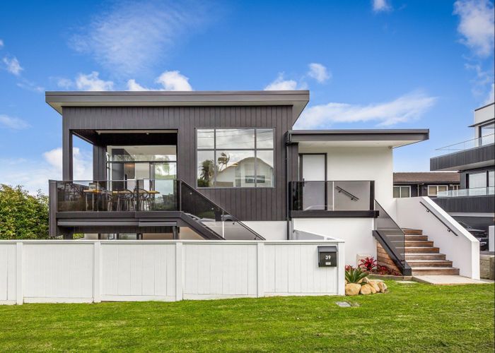  at 39 Hyde Road, Rothesay Bay, Auckland