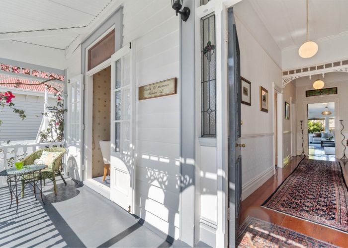  at 32 Summer Street, Stanley Point, Auckland
