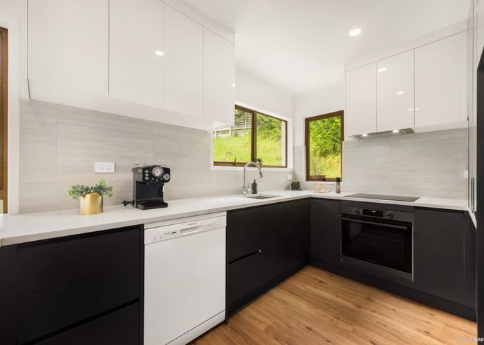  at 2/5 Hogans Road, Glenfield, North Shore City, Auckland