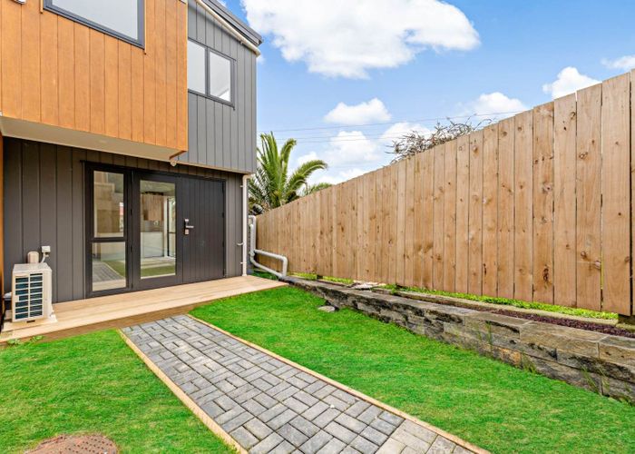  at 1-9/300 Great North Road, Henderson, Waitakere City, Auckland