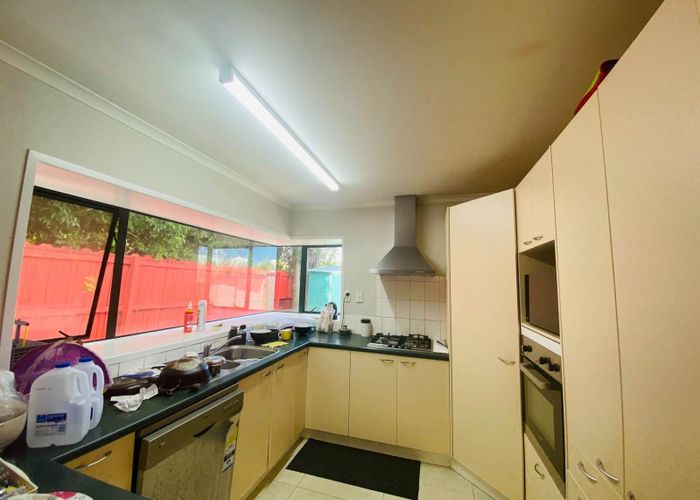  at 20 Medvale Avenue, Flat Bush, Manukau City, Auckland