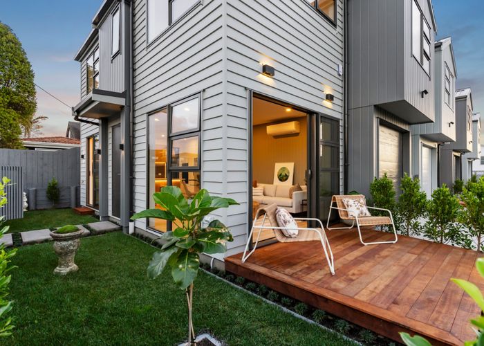  at 3 Trafalgar Road, Milford, North Shore City, Auckland