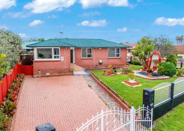  at 52 Hall Avenue, Mangere, Auckland