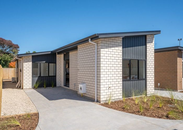  at 22 Dalgliesh Avenue, Forest Lake, Hamilton