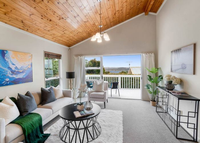  at 2/154 Sunset Road, Unsworth Heights, North Shore City, Auckland