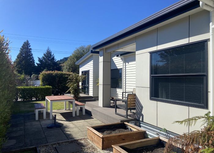  at 8 Waimarama Street, Waikawa, Picton