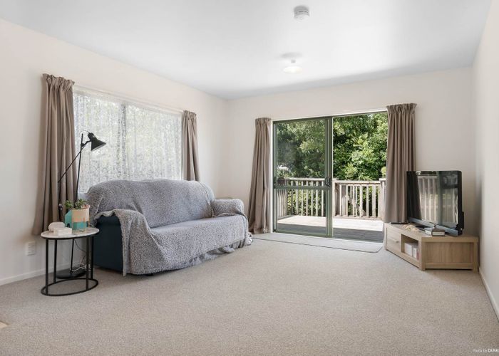  at 2/29 Bruce Road, Glenfield, Auckland