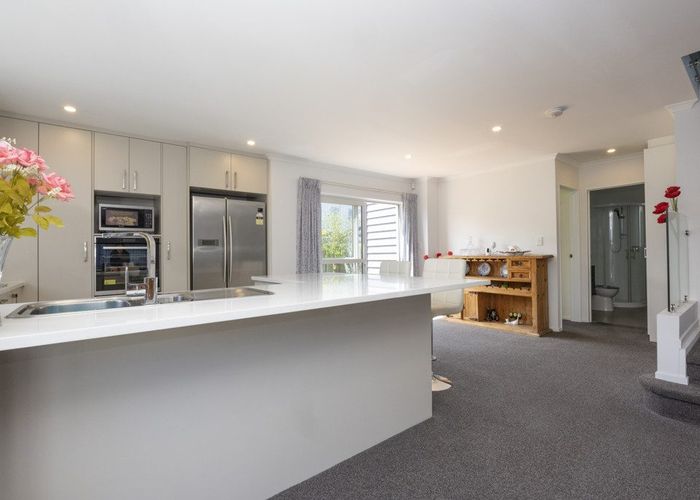  at 8 Karetai Crescent, Favona, Auckland
