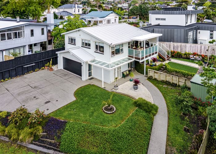  at 14 Luplau Crescent, Cockle Bay, Auckland