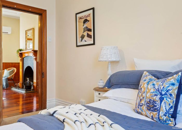  at 1/72 Onewa Road, Northcote Point, Auckland