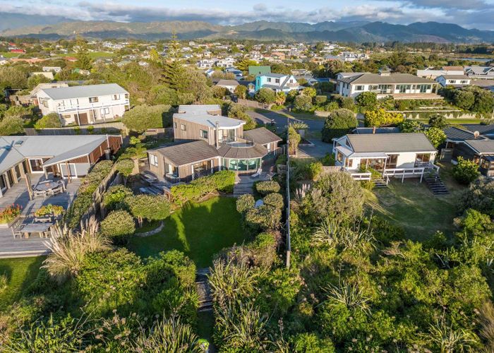  at 17 Oratia Street, Waikanae Beach, Waikanae