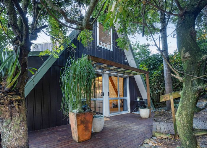  at 122 Candia Road, Henderson Valley, Auckland