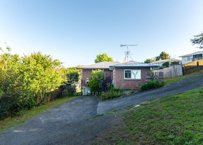  at 46 Parrs Cross Road, Henderson, Waitakere City, Auckland