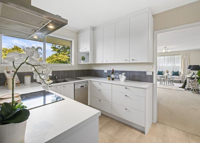  at 2/27A Eastern Beach Road, Eastern Beach, Manukau City, Auckland