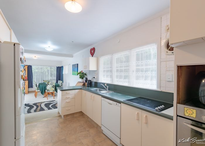  at 20 Mahoe Street, Tawa, Wellington