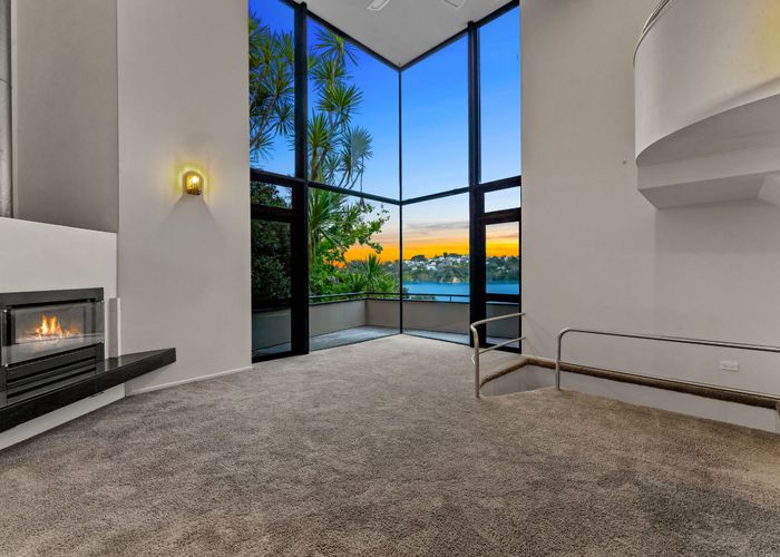  at 2/102 Queen Street, Northcote Point, North Shore City, Auckland