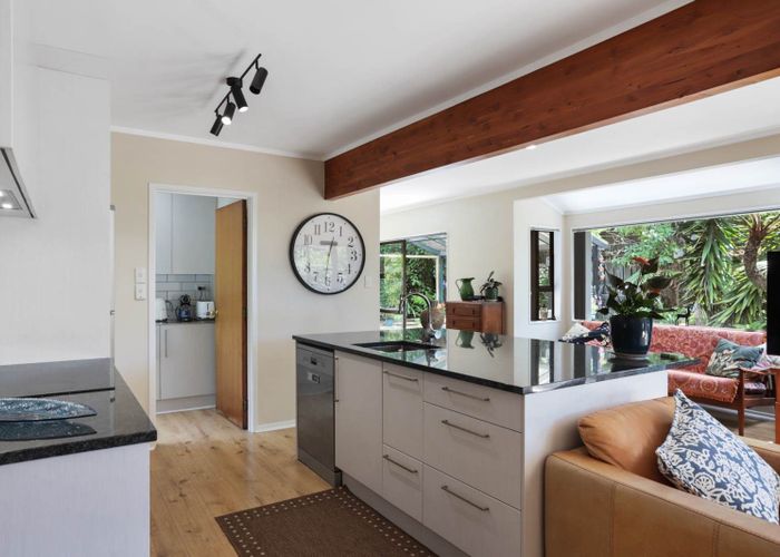  at 4 Milwaukee Place, Glendene, Waitakere City, Auckland